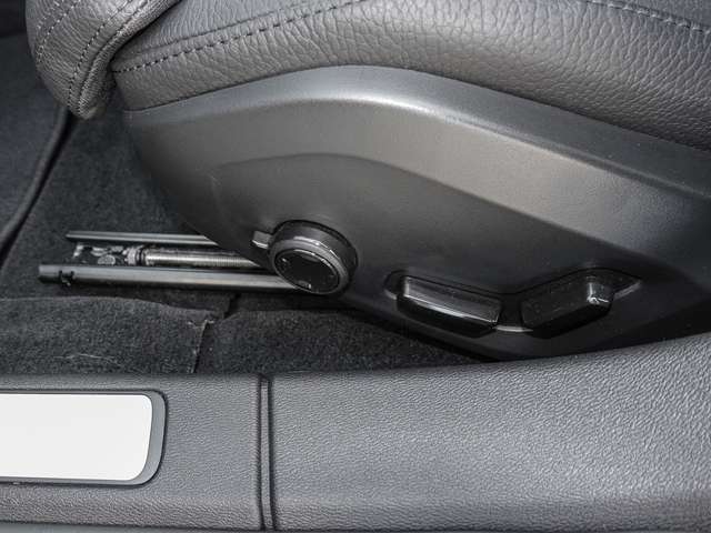 Volvo  B4 AWD Plus LED 4xShz