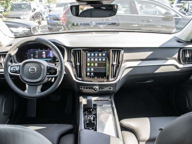 Volvo  B4 AWD Plus ACC LED