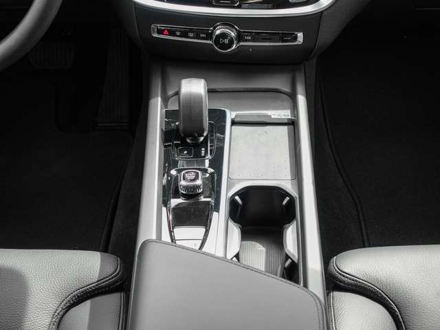 Volvo  B4 AWD Plus LED 360Grad