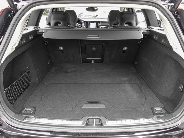 Volvo  B4 AWD Plus LED 360Grad