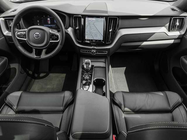 Volvo  B4 2WD Plus Dark EL. HECK Pano LED