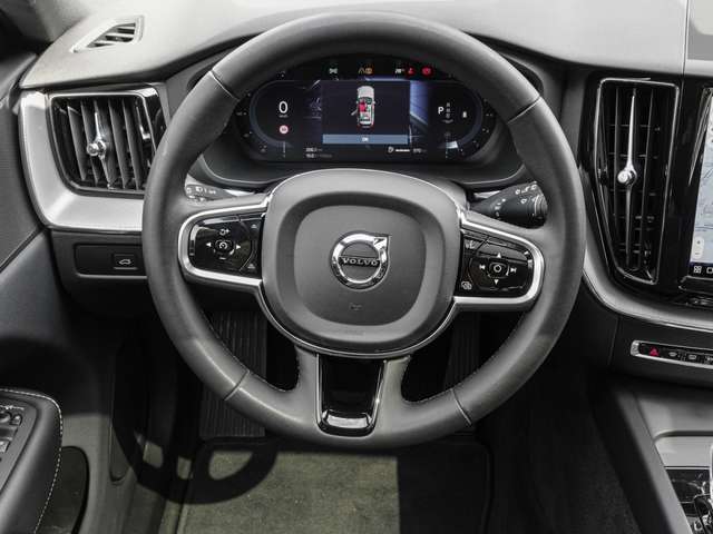 Volvo  B4 2WD Plus Dark EL. HECK Pano LED