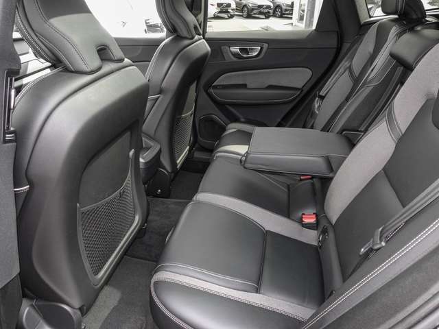 Volvo  B4 2WD Plus Dark EL. HECK Pano LED