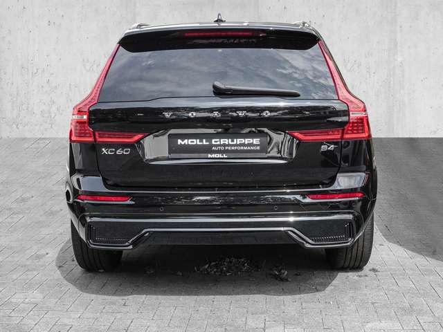 Volvo  B4 2WD Plus Dark EL. HECK Pano LED