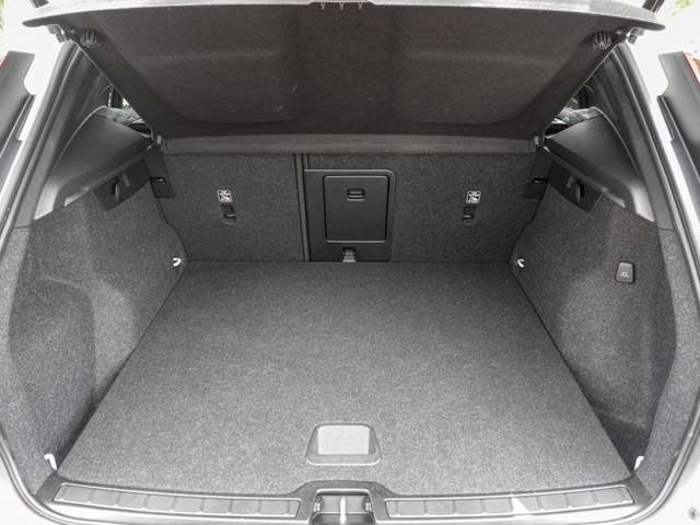Volvo  T4 2WD Ultimate Dark Plug-In Pano Navi