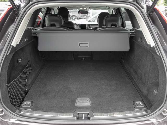 Volvo  B4 AWD Plus Dark MATRIX ACC AUT EL. HECK KAM