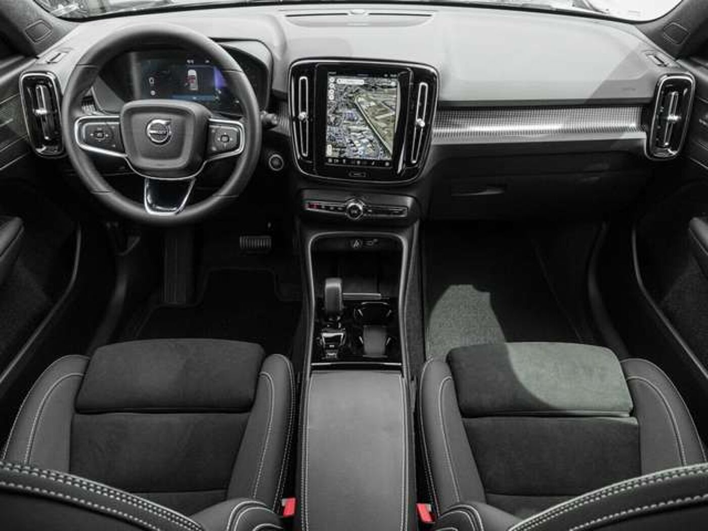 Volvo  B4 2WD Plus Dark MATRIX ACC AUT DYNLICHT LM