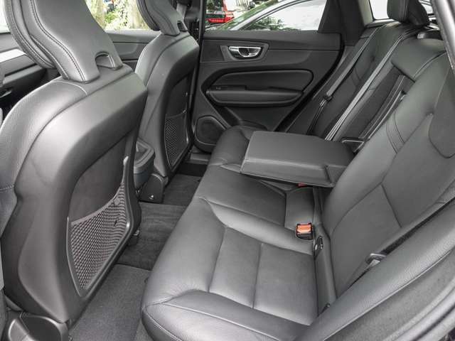 Volvo  B4 2WD Inscription Pano 360Grad LED