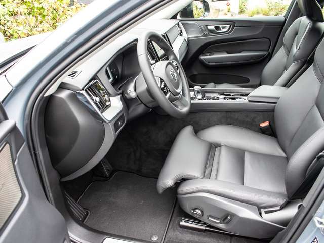 Volvo  B4 AWD Plus Dark MATRIX ACC AUT EL. HECK LM