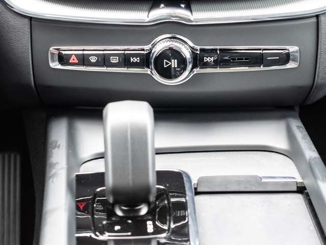 Volvo  B4 AWD Plus Dark MATRIX ACC AUT EL. HECK LM