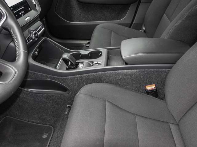 Volvo  T4 2WD Essential Plug-In LED Kamera