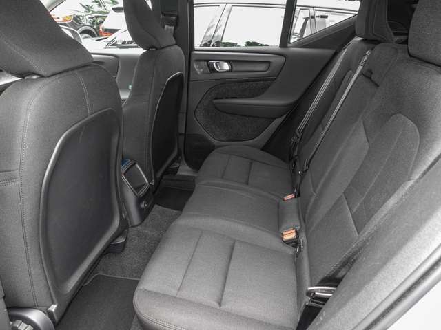 Volvo  T4 2WD Essential Plug-In LED Kamera