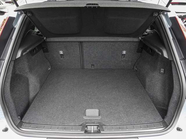 Volvo  T4 2WD Essential Plug-In LED Kamera