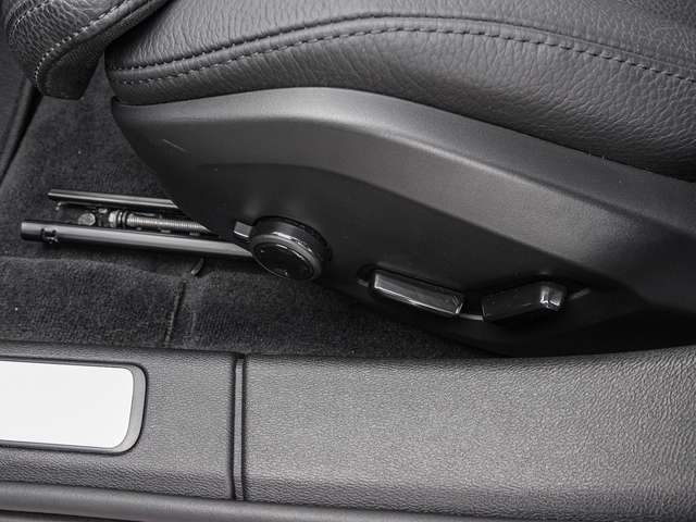 Volvo  B4 AWD Plus Kamera LED