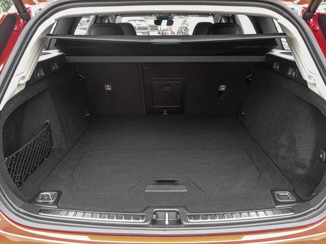 Volvo  B4 AWD Plus Kamera LED