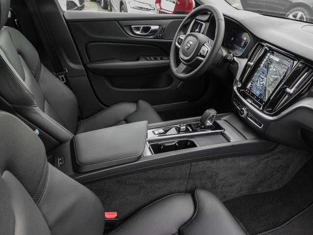 Volvo  B4 AWD Plus Kamera LED