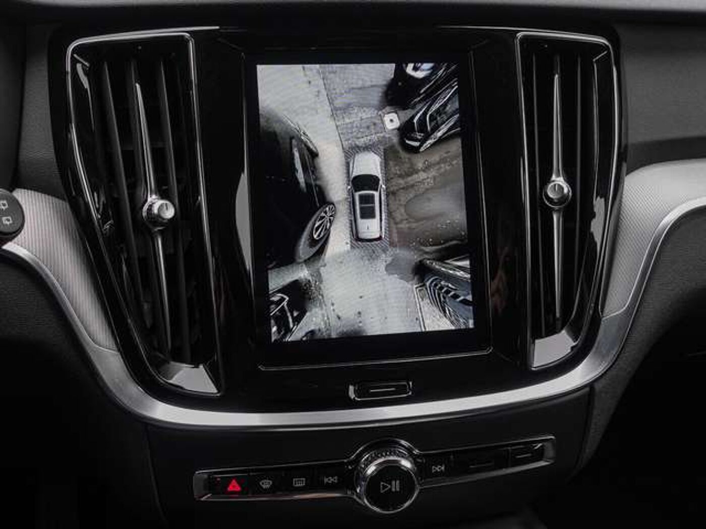 Volvo  B4 AWD Plus 4xSHZ ACC LED