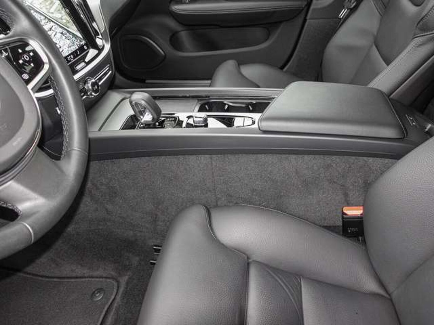 Volvo  B4 AWD Plus 4xSHZ ACC LED