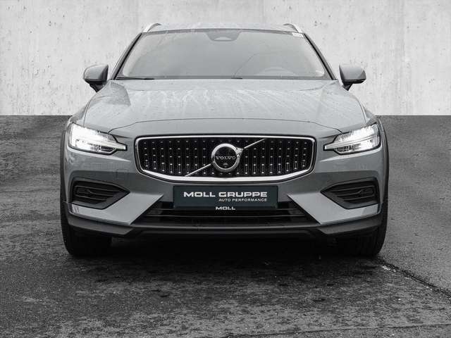 Volvo  B4 AWD Plus 4xSHZ ACC LED