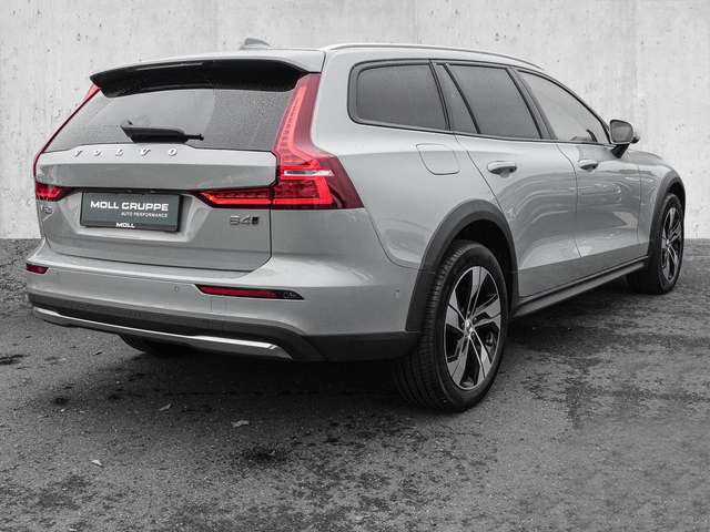 Volvo  B4 AWD Plus 4xSHZ ACC LED