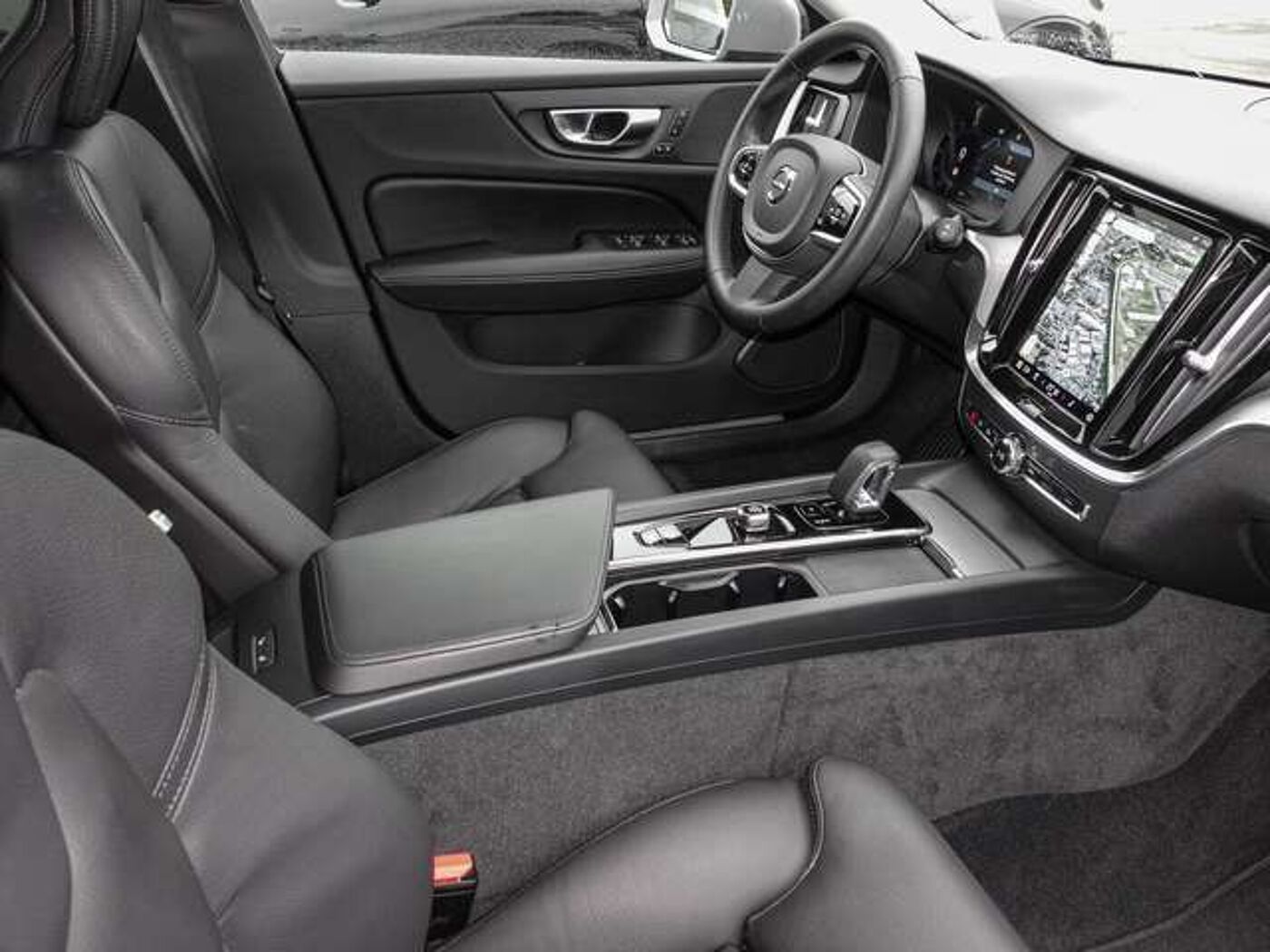 Volvo  B4 AWD Plus 4xSHZ ACC LED