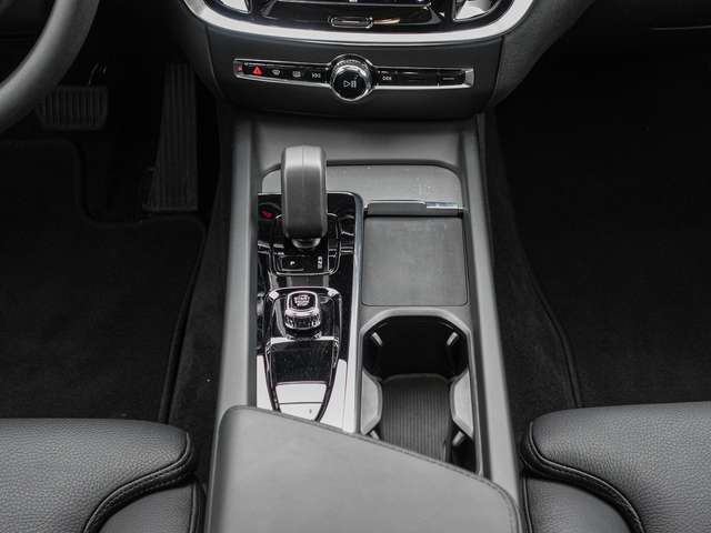 Volvo  B4 AWD Plus 4xSHZ ACC LED