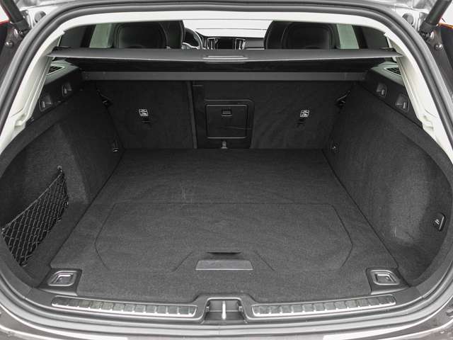 Volvo  B4 AWD Plus 4xSHZ ACC LED