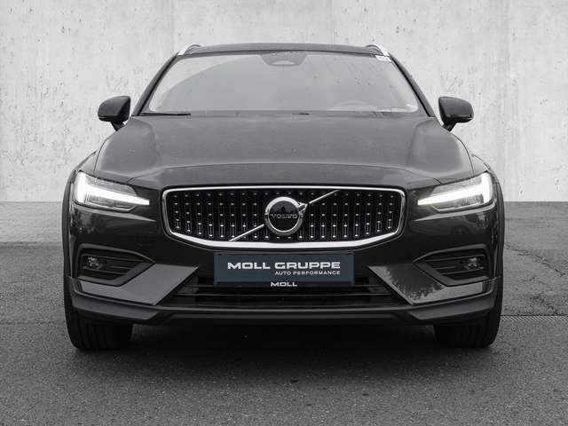 Volvo  B4 AWD Plus 4xSHZ ACC LED