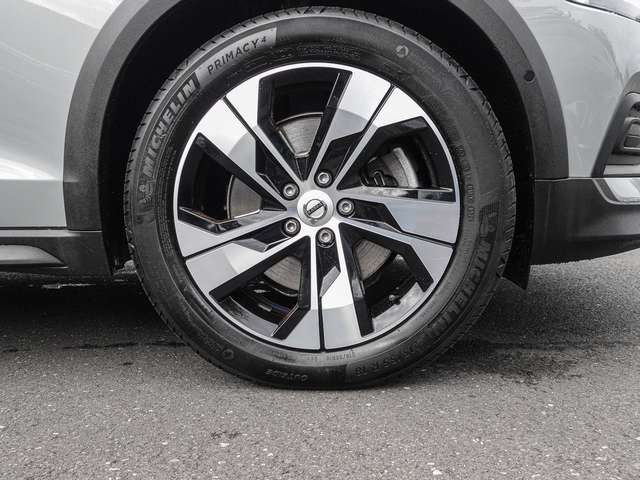 Volvo  B4 AWD Plus 4xSHZ ACC