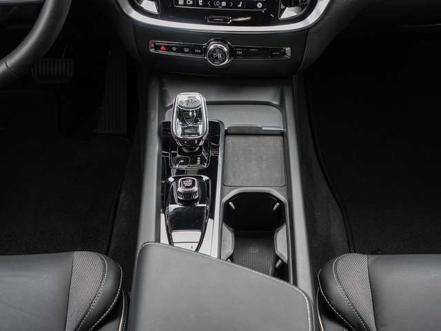 Volvo  B4 AWD Plus 4xSHZ  AHK Harman/Kardon