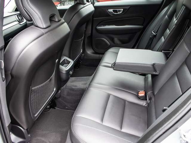 Volvo  B4 (Diesel) AWD Plus