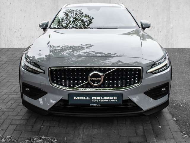 Volvo  B4 (Diesel) AWD Plus
