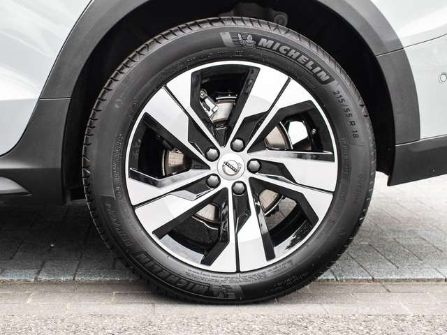 Volvo  B4 (Diesel) AWD Plus