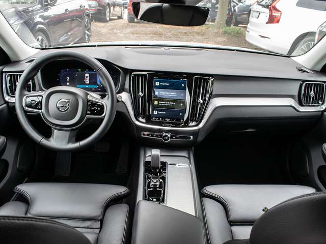 Volvo  B4 (Diesel) AWD Plus