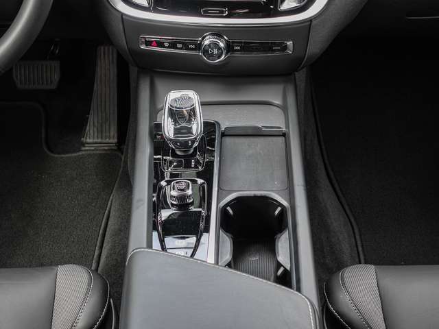 Volvo  B4 AWD Plus Sthz. Harman/Kardon LED