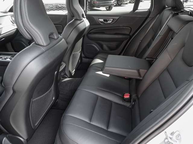 Volvo  B4 (Diesel) AWD Plus AHK Sthz. LED