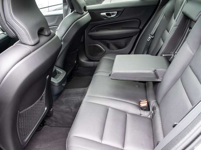 Volvo  B4 AWD Plus ACC  Pano LED