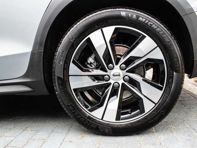 Volvo  B4 AWD Plus ACC  Pano LED