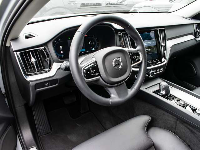Volvo  B4 AWD Plus ACC  Pano LED