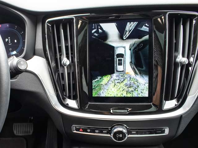 Volvo  B4 AWD Plus ACC  Pano LED