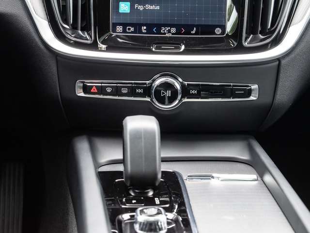 Volvo  B4 AWD Plus ACC  Pano LED