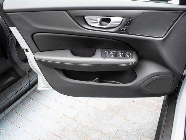Volvo  B4 AWD Plus ACC  Pano LED