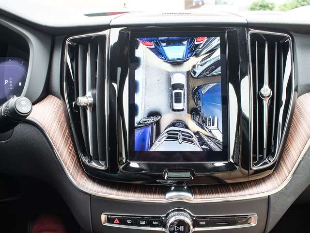 Volvo  B4 AWD Plus Dark AHK Pano Harman/Kardon