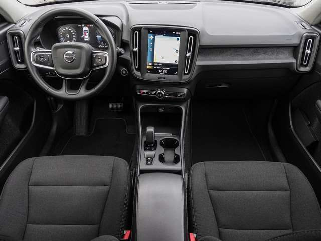 Volvo  T4 2WD Essential Plug-In LED Kamera