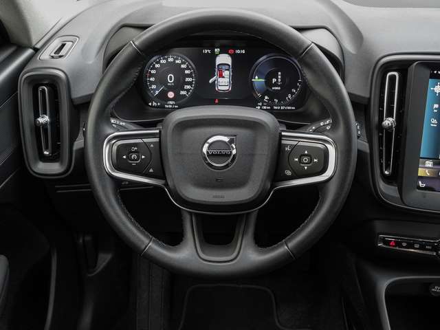Volvo  T4 2WD Essential Plug-In LED Kamera