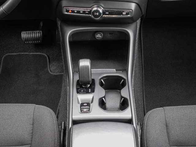 Volvo  T4 2WD Essential Plug-In LED Kamera