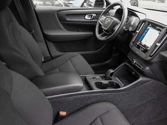 Volvo  T4 2WD Essential Plug-In LED Kamera