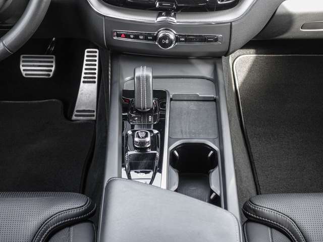 Volvo  B4 AWD R-Design ACC B&W 360Grad