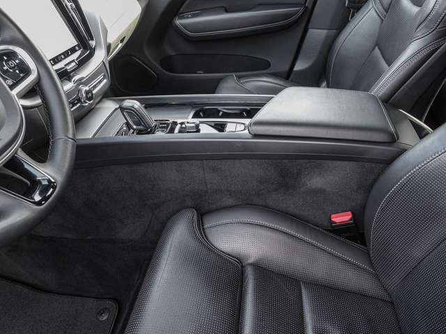 Volvo  B4 AWD R-Design ACC B&W 360Grad