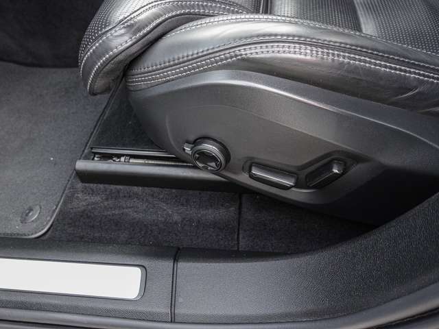 Volvo  B4 AWD R-Design ACC B&W 360Grad
